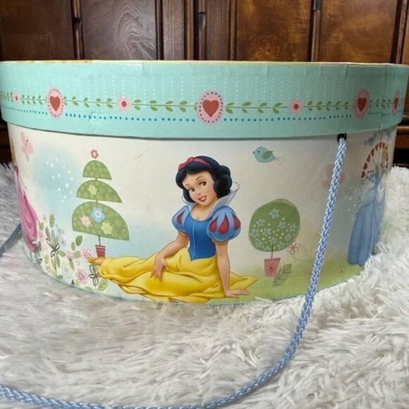 Disney Tri-Coastal Design Disney Princess XLarge Round Corded Hat/Storage Box - Picture 3 of 15